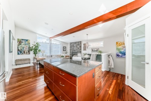 10811 43 Avenue, Edmonton, AB - Indoor Photo Showing Kitchen