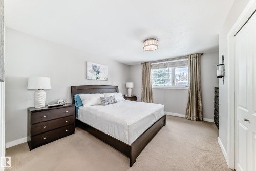 10811 43 Avenue, Edmonton, AB - Indoor Photo Showing Bedroom