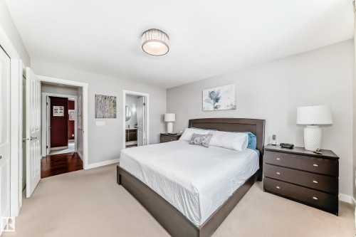 10811 43 Avenue, Edmonton, AB - Indoor Photo Showing Bedroom