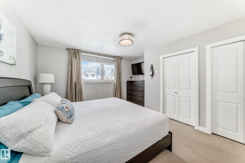 10811 43 Avenue, Edmonton, AB - Indoor Photo Showing Bedroom
