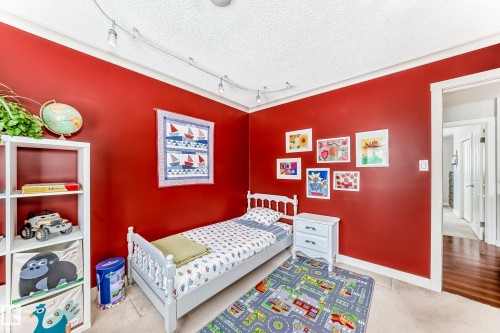 10811 43 Avenue, Edmonton, AB - Indoor Photo Showing Bedroom