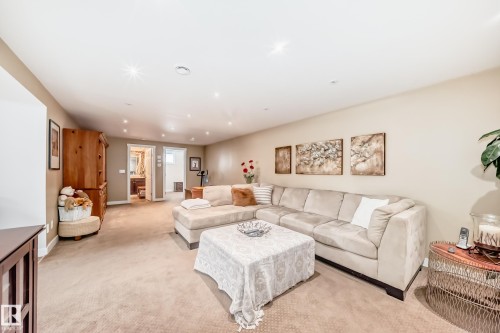 10811 43 Avenue, Edmonton, AB - Indoor Photo Showing Living Room
