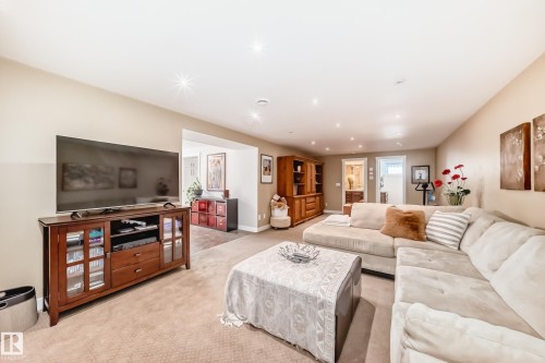 10811 43 Avenue, Edmonton, AB - Indoor Photo Showing Living Room