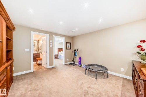 10811 43 Avenue, Edmonton, AB - Indoor