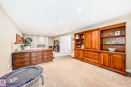 10811 43 Avenue, Edmonton, AB - Indoor
