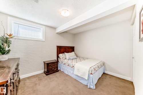 10811 43 Avenue, Edmonton, AB - Indoor Photo Showing Bedroom