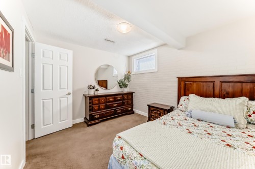 10811 43 Avenue, Edmonton, AB - Indoor Photo Showing Bedroom