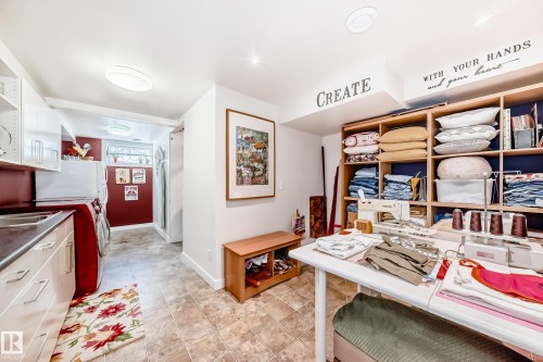 10811 43 Avenue, Edmonton, AB - Indoor