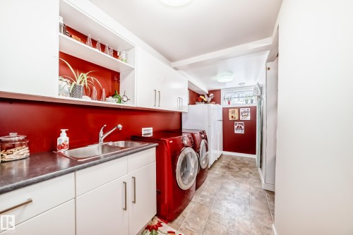 10811 43 Avenue, Edmonton, AB - Indoor Photo Showing Laundry Room