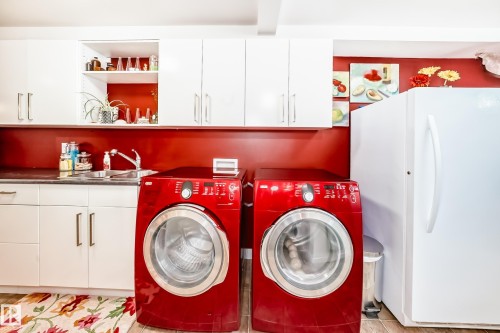 10811 43 Avenue, Edmonton, AB - Indoor Photo Showing Laundry Room
