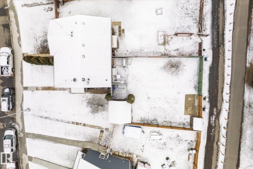 Expansive property featuring a detached residence with a pitched roof, an established front yard, and a fenced backyard - 70 Stirling Road, Edmonton, AB - Outdoor