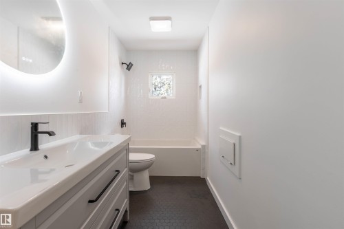 57308 Range Road 251, Rural Sturgeon County, AB - Indoor Photo Showing Bathroom