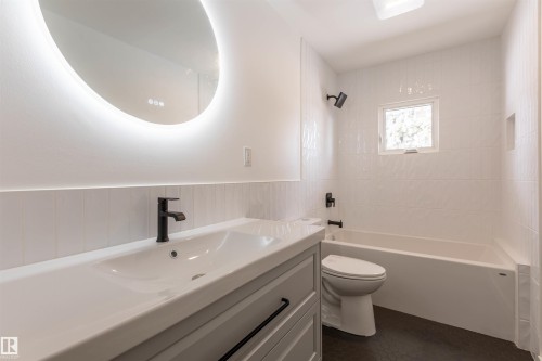 57308 Range Road 251, Rural Sturgeon County, AB - Indoor Photo Showing Bathroom