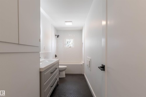 57308 Range Road 251, Rural Sturgeon County, AB - Indoor Photo Showing Bathroom