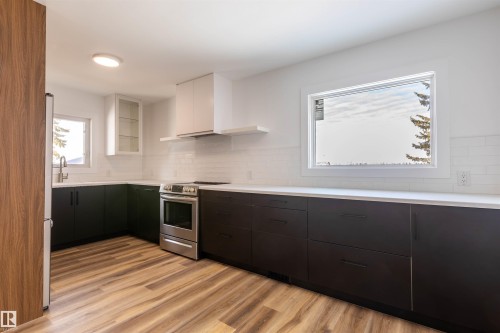 57308 Range Road 251, Rural Sturgeon County, AB - Indoor Photo Showing Kitchen