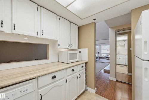 403 10171 119 Street, Edmonton, AB - Indoor Photo Showing Kitchen