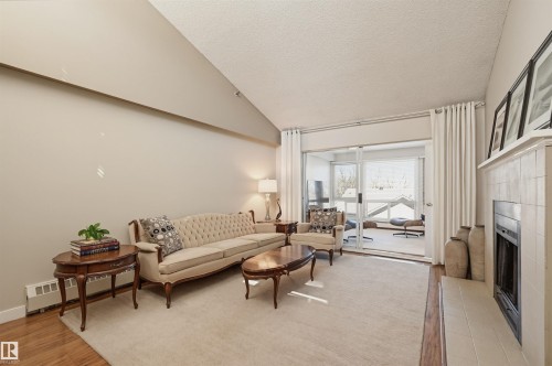 403 10171 119 Street, Edmonton, AB - Indoor Photo Showing Living Room