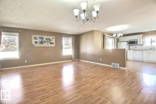 8146 27 Avenue, Edmonton, AB - Indoor Photo Showing Other Room
