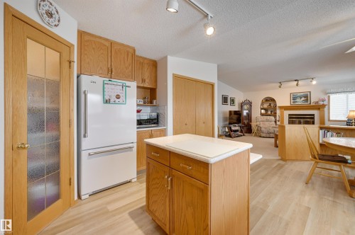 38 Highland Crescent, St. Albert, AB - Indoor Photo Showing Kitchen
