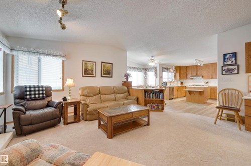 38 Highland Crescent, St. Albert, AB - Indoor Photo Showing Living Room