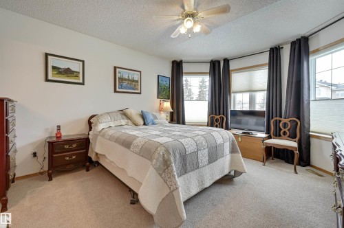 38 Highland Crescent, St. Albert, AB - Indoor Photo Showing Bedroom