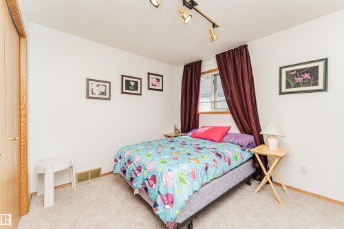 38 Highland Crescent, St. Albert, AB - Indoor Photo Showing Bedroom