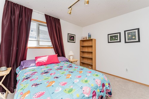 38 Highland Crescent, St. Albert, AB - Indoor Photo Showing Bedroom