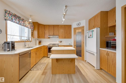 38 Highland Crescent, St. Albert, AB - Indoor Photo Showing Kitchen