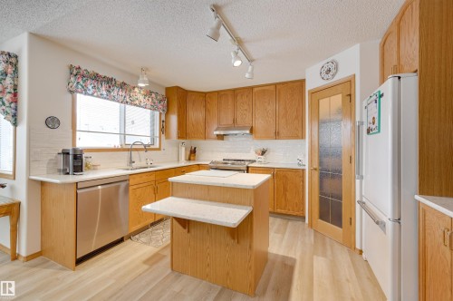 38 Highland Crescent, St. Albert, AB - Indoor Photo Showing Kitchen