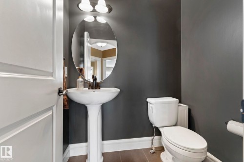 2011 126 Street, Edmonton, AB - Indoor Photo Showing Bathroom