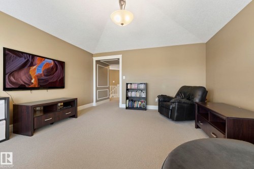 2011 126 Street, Edmonton, AB - Indoor