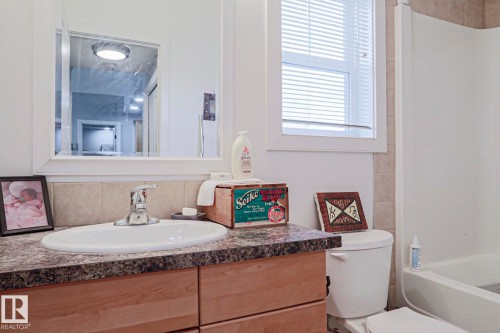 18 2565 Hanna Crescent, Edmonton, AB - Indoor Photo Showing Bathroom