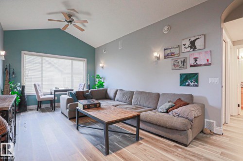 18 2565 Hanna Crescent, Edmonton, AB - Indoor Photo Showing Living Room