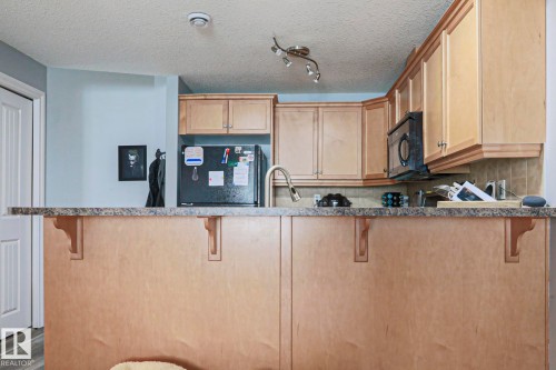 18 2565 Hanna Crescent, Edmonton, AB - Indoor Photo Showing Kitchen