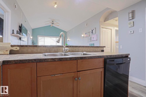 18 2565 Hanna Crescent, Edmonton, AB - Indoor Photo Showing Kitchen With Double Sink