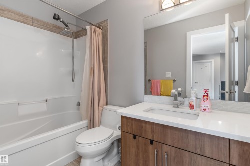 18096 89 Street, Edmonton, AB - Indoor Photo Showing Bathroom