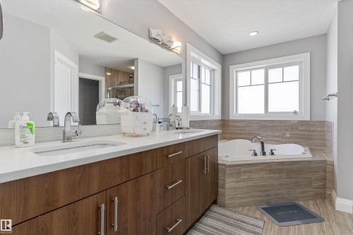 18096 89 Street, Edmonton, AB - Indoor Photo Showing Bathroom