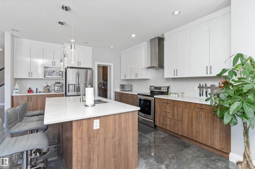 18096 89 Street, Edmonton, AB - Indoor Photo Showing Kitchen With Upgraded Kitchen