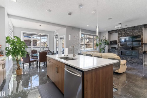 18096 89 Street, Edmonton, AB - Indoor Photo Showing Kitchen With Double Sink With Upgraded Kitchen