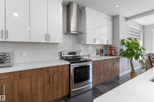 18096 89 Street, Edmonton, AB - Indoor Photo Showing Kitchen With Upgraded Kitchen