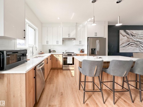 35 Chelles Wynd, St. Albert, AB - Indoor Photo Showing Kitchen With Stainless Steel Kitchen With Upgraded Kitchen