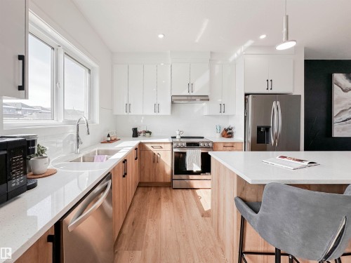35 Chelles Wynd, St. Albert, AB - Indoor Photo Showing Kitchen With Stainless Steel Kitchen With Double Sink With Upgraded Kitchen
