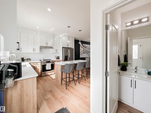 35 Chelles Wynd, St. Albert, AB - Indoor Photo Showing Kitchen With Upgraded Kitchen