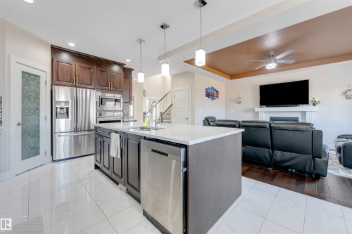 1943 Adamson Terrace, Edmonton, AB - Indoor Photo Showing Kitchen With Upgraded Kitchen