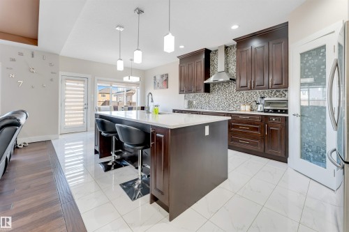 1943 Adamson Terrace, Edmonton, AB - Indoor Photo Showing Kitchen With Upgraded Kitchen