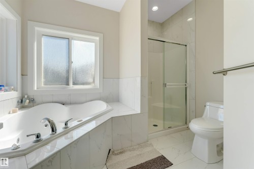 1943 Adamson Terrace, Edmonton, AB - Indoor Photo Showing Bathroom