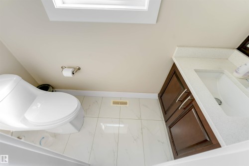 1943 Adamson Terrace, Edmonton, AB - Indoor Photo Showing Bathroom