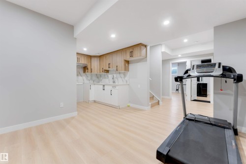 1943 Adamson Terrace, Edmonton, AB - Indoor Photo Showing Gym Room