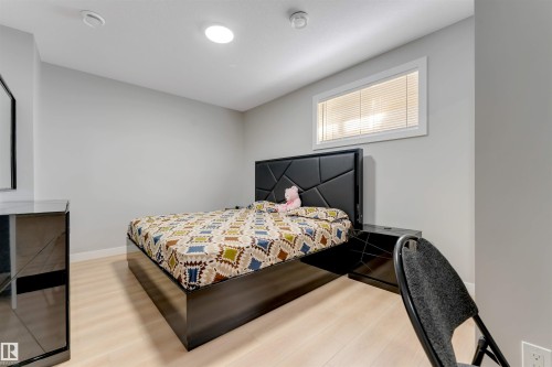 1943 Adamson Terrace, Edmonton, AB - Indoor Photo Showing Bedroom