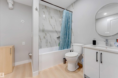 1943 Adamson Terrace, Edmonton, AB - Indoor Photo Showing Bathroom